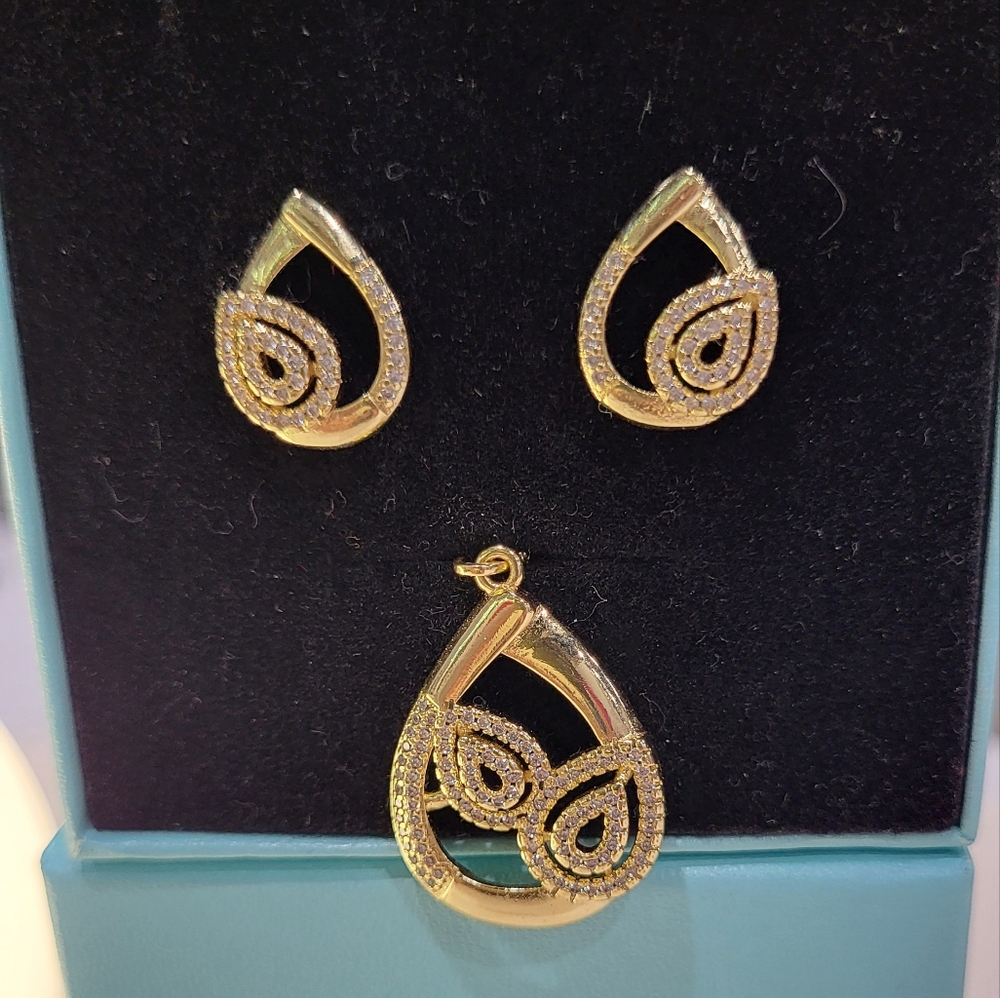 Xuping Elegant Gold Teardrop Jewelry Set
